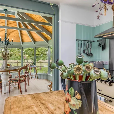 Pass The Keys Pretty Three Bedroomed Home Near The Beach Chichester Extérieur photo