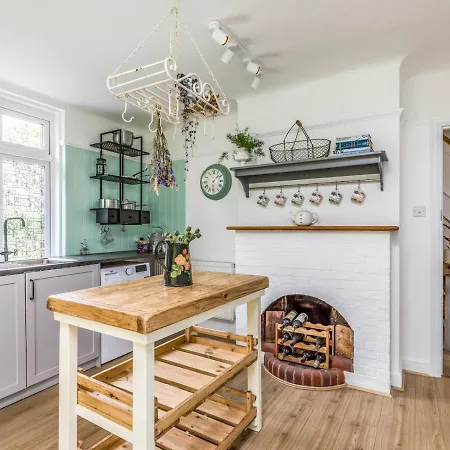 Pass The Keys Pretty Three Bedroomed Home Near The Beach Chichester Extérieur photo