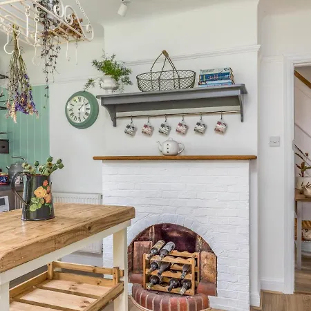 Pass The Keys Pretty Three Bedroomed Home Near The Beach Chichester Extérieur photo