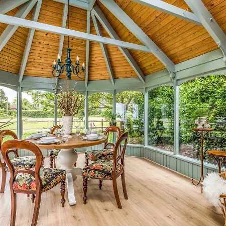 Pass The Keys Pretty Three Bedroomed Home Near The Beach Chichester Extérieur photo