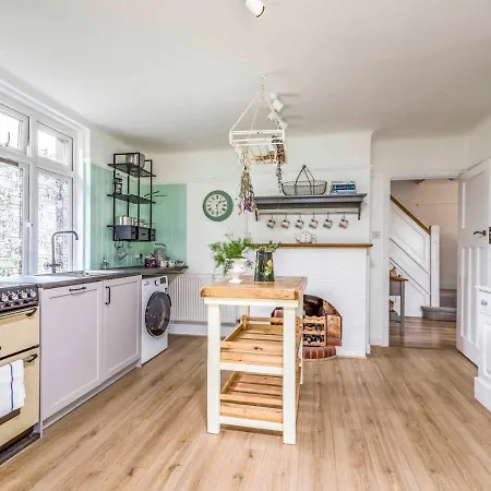 Pass The Keys Pretty Three Bedroomed Home Near The Beach Chichester Extérieur photo