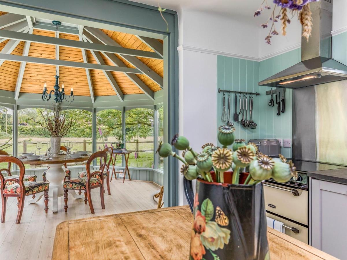 Pass The Keys Pretty Three Bedroomed Near The Holiday home Chichester