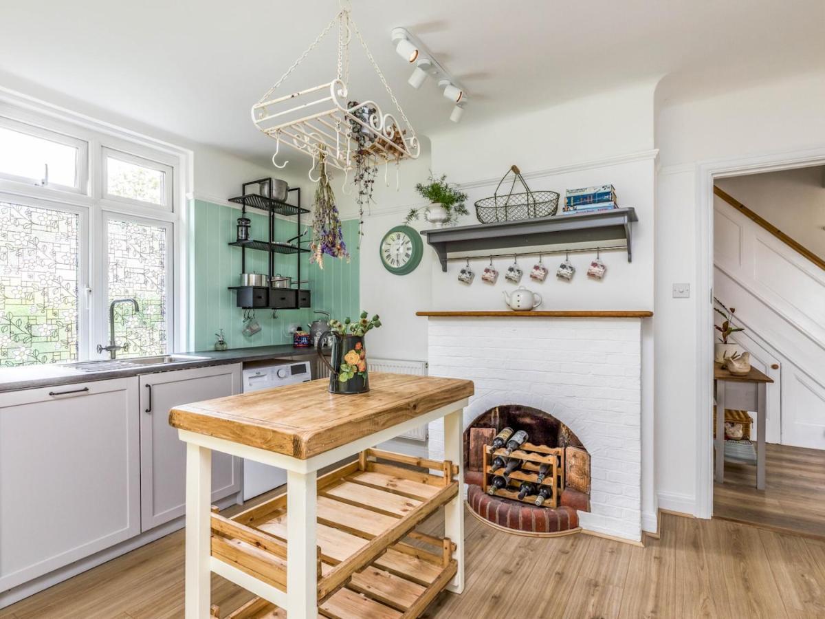 Pass The Keys Pretty Three Bedroomed Near The * Chichester