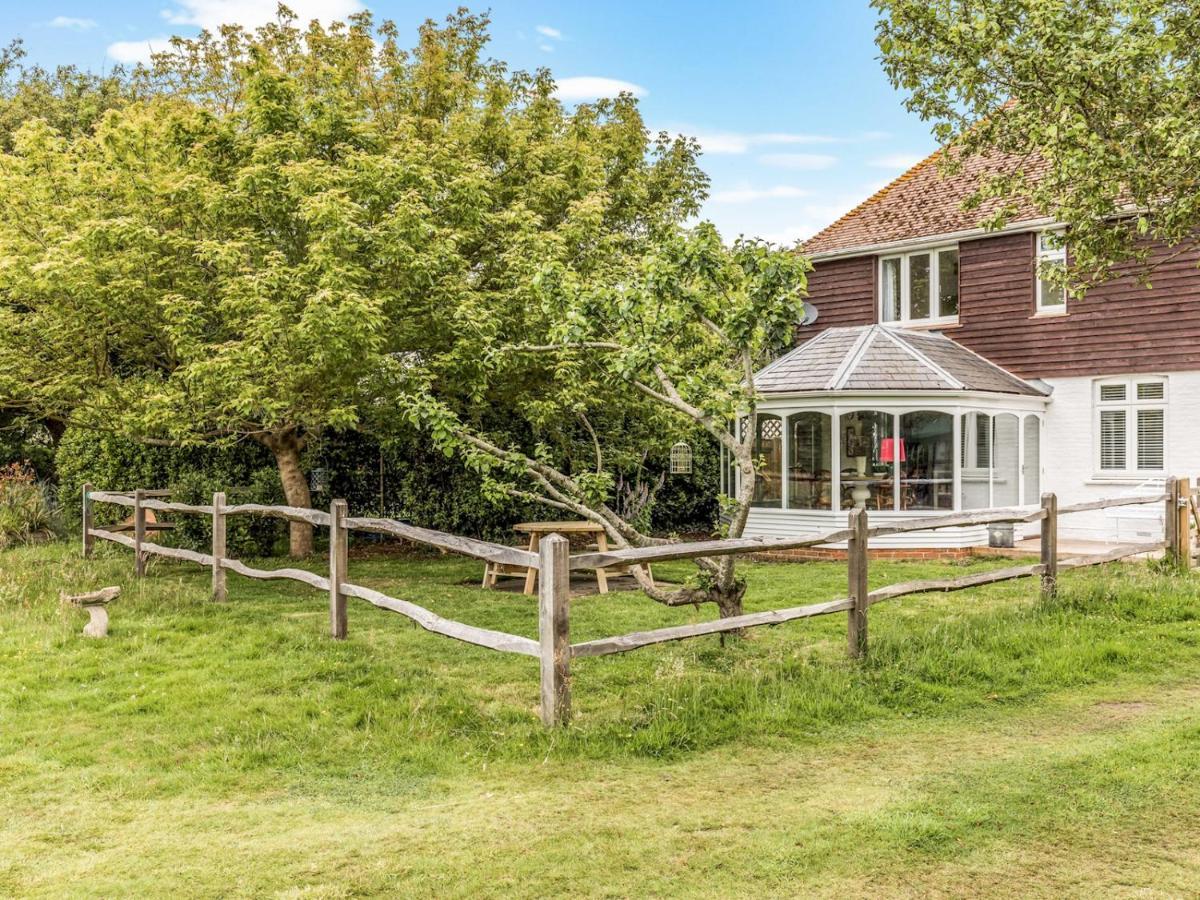 Pass The Keys Pretty Three Bedroomed Near The Chichester
