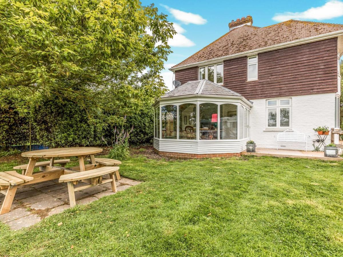 Pass The Keys Pretty Three Bedroomed Near The Chichester