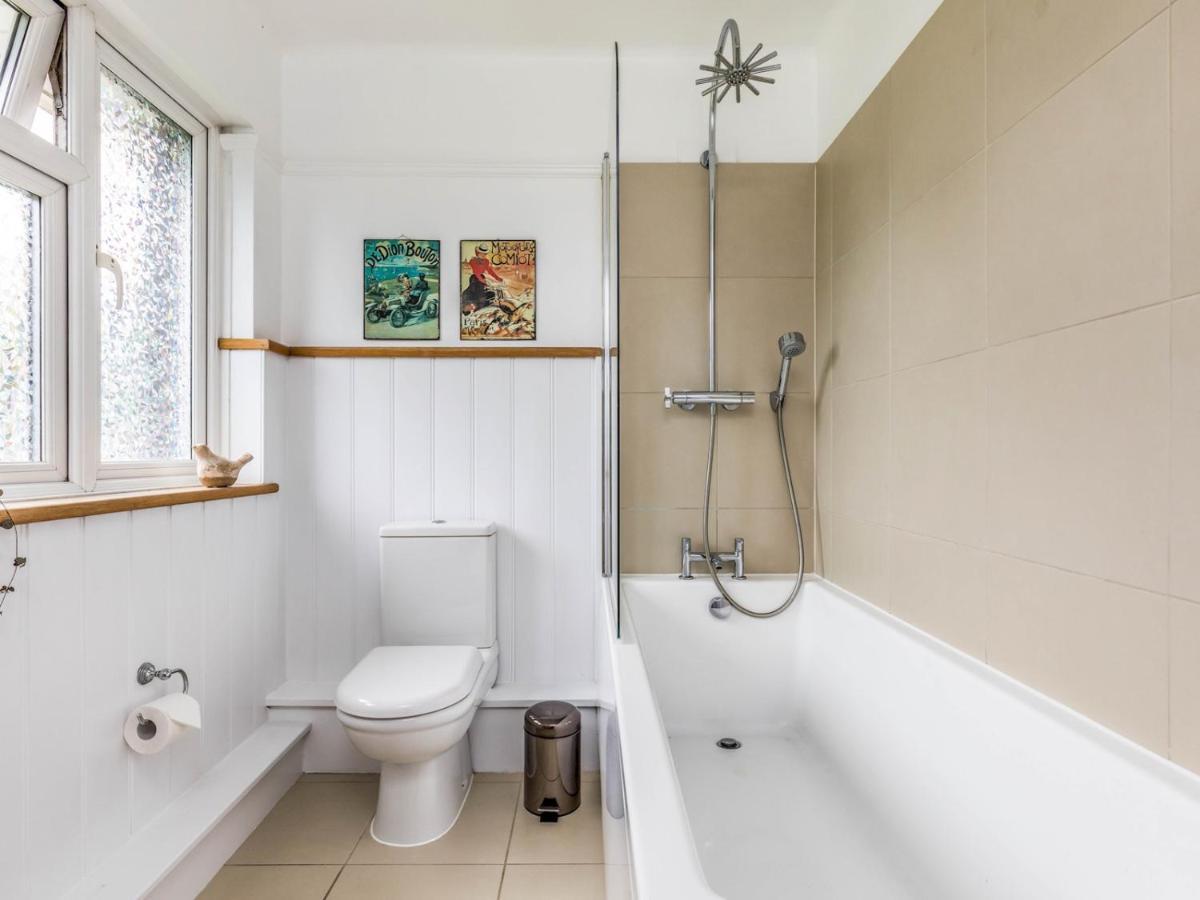 Pass The Keys Pretty Three Bedroomed Near The Holiday home