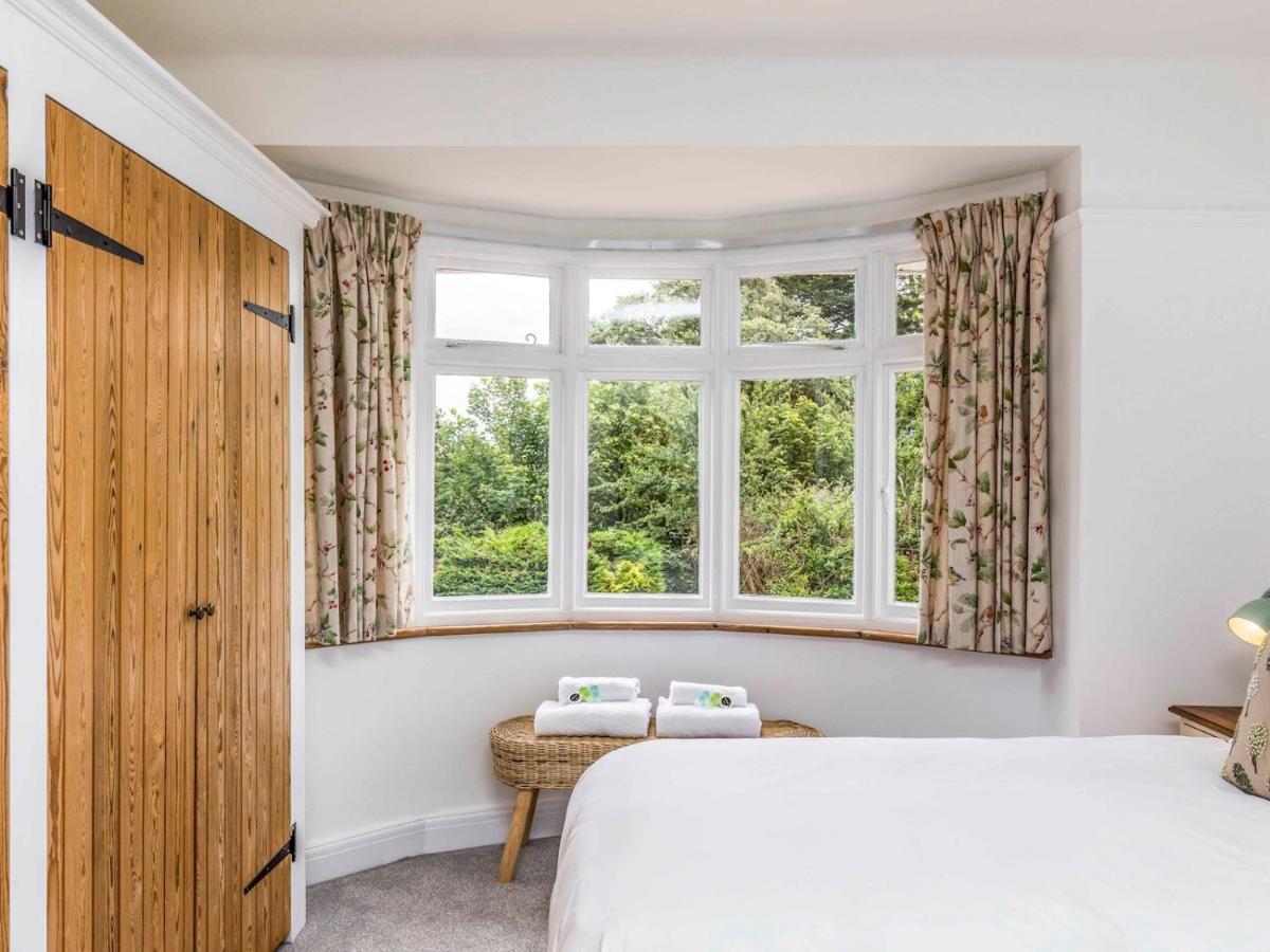 Pass The Keys Pretty Three Bedroomed Near The Chichester