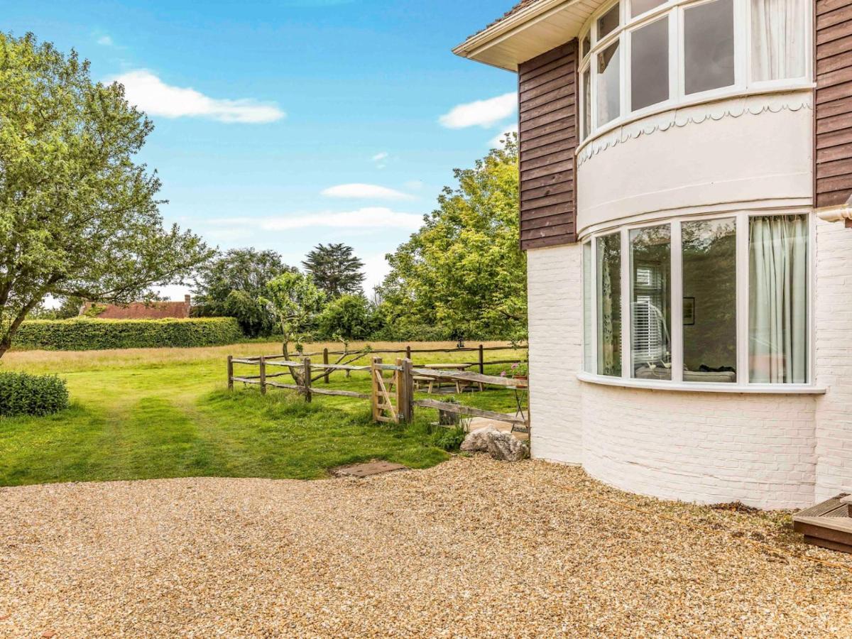Pass The Keys Pretty Three Bedroomed Near The Holiday home *