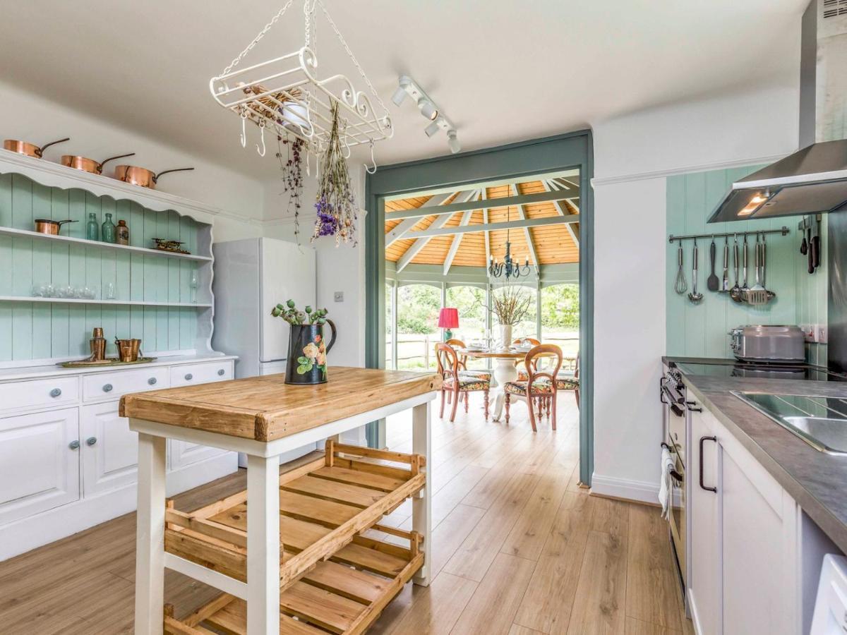 Holiday home Pass The Keys Pretty Three Bedroomed Near The Chichester