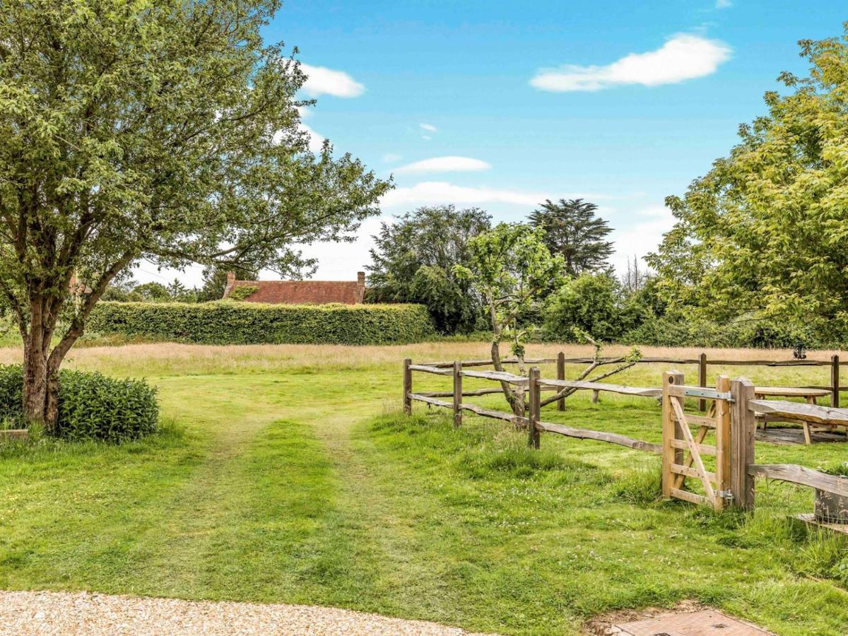 Pass The Keys Pretty Three Bedroomed Near The * Chichester